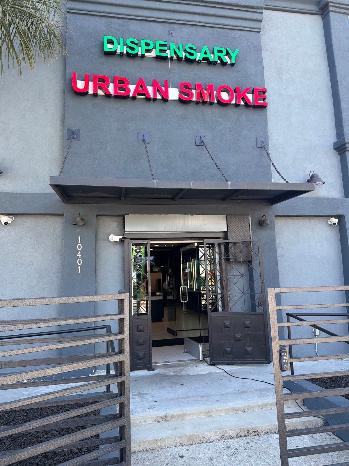 Urban Smoke La